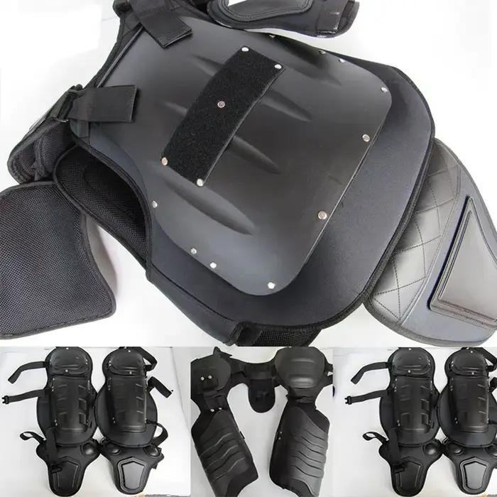Équipement de protection tactique avec gilet de protection extérieur