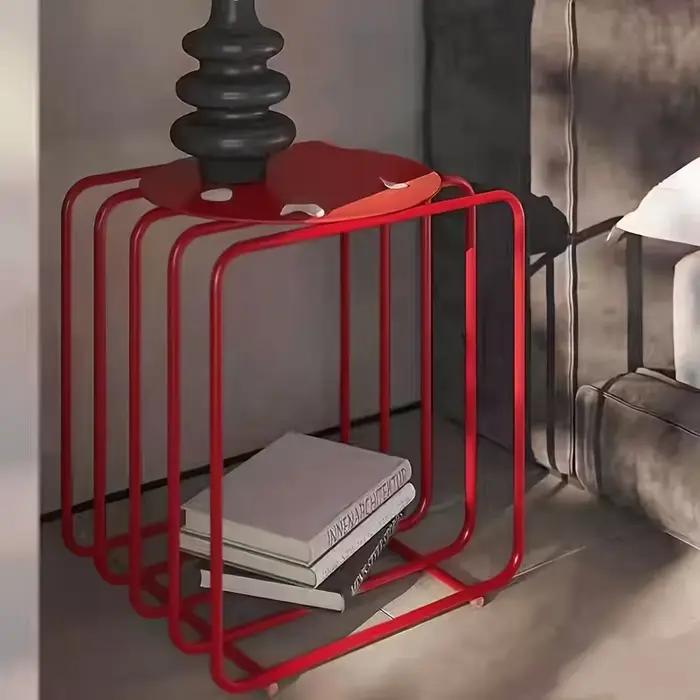 Table d'angle en métal minimaliste européen moderne, compacte, peu encombrante, aucun assemblage req