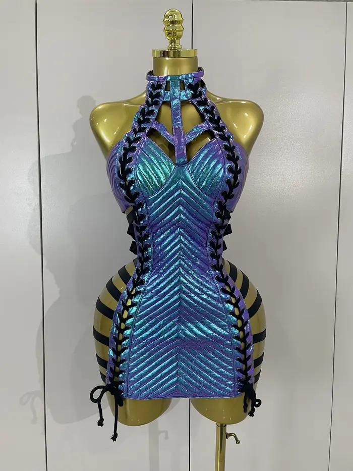 Robe courte en cuir noir pour femmes