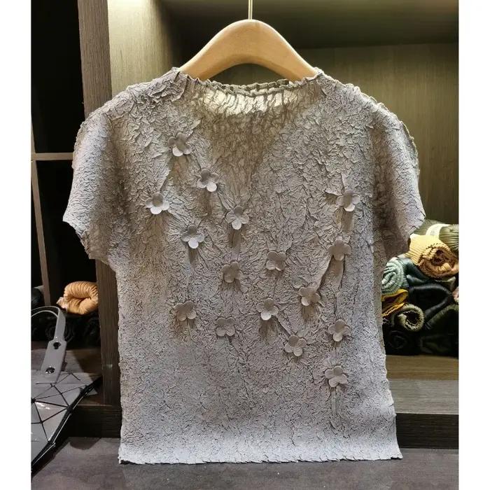 T-shirt plissé Miyake 2026 Nouveau motif floral 3D Couleur unie Manches courtes Simple Décontracté Léger Extensible Haut pour femme Vêtement sans repassage