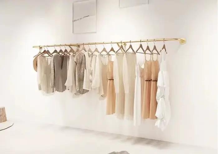 Présentoir de magasin de vêtements suspendu au mur