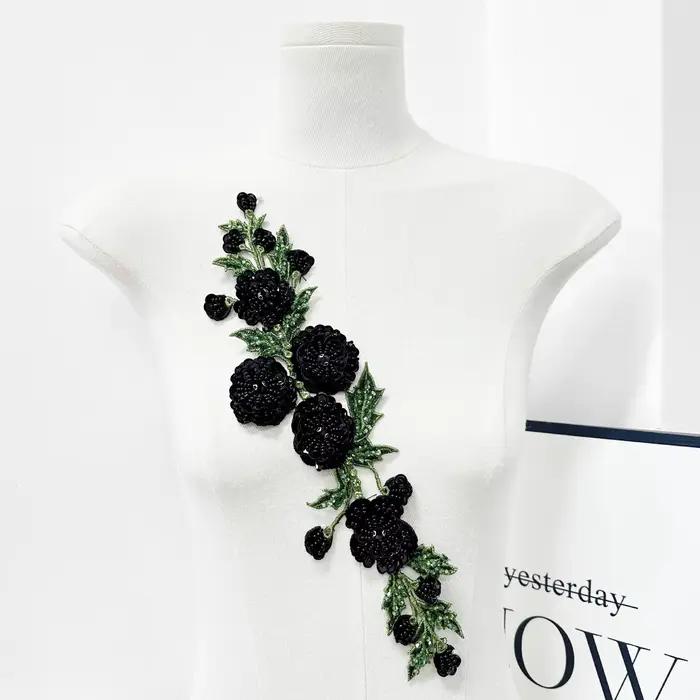 Appliques brodées de fleurs en perles colorées