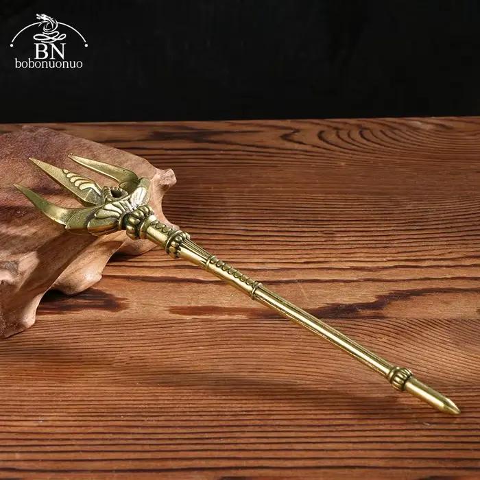 Couteau à thé Trident en cuivre figurine miniature en laiton vintage décorations de mythologie grecque accessoire d'arme de Poseidon pour femmes occasions spéciales