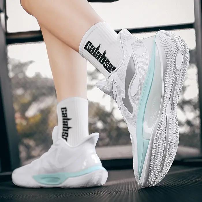 Chaussures de basket-ball respirantes en maille pour hommes, baskets basses, chaussures décontractée