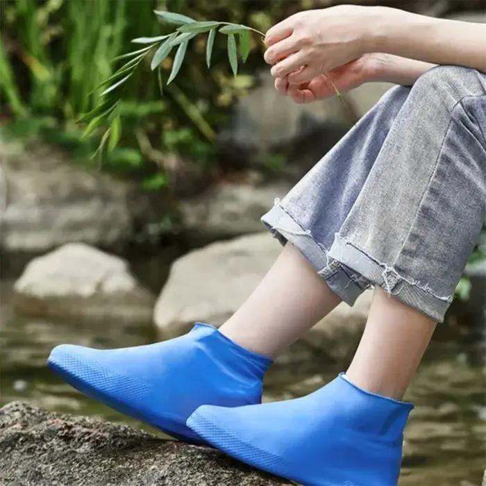 1 paire de couvre-chaussures de pluie en caoutchouc pour usage extérieur