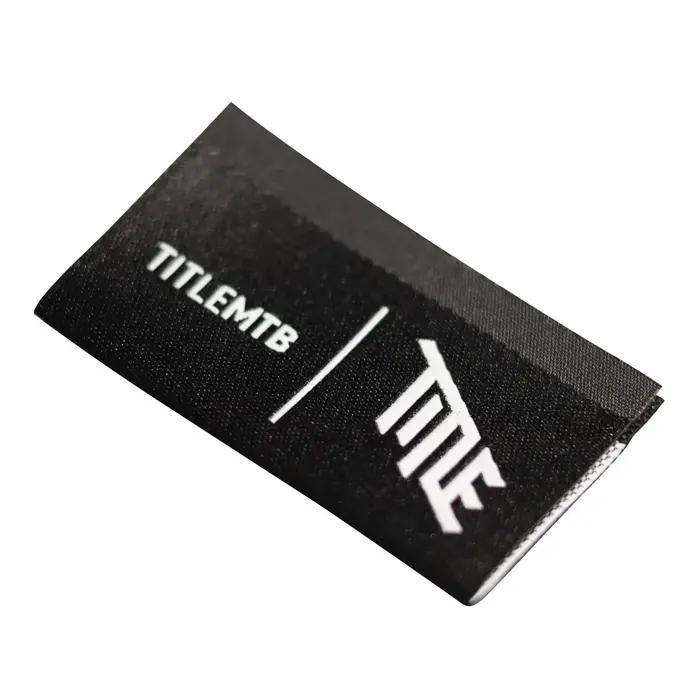 Étiquette tissée personnalisée pour vêtements de haute qualité