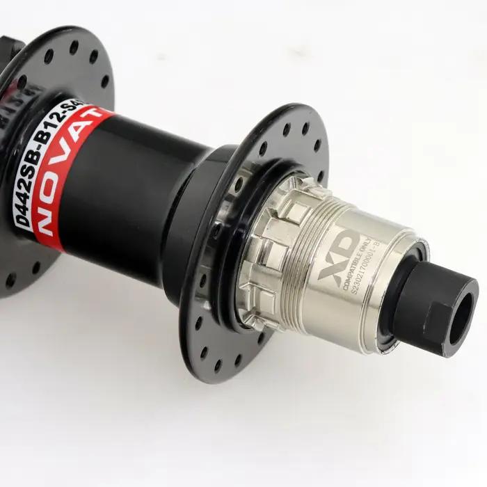 Novatec D442SB-B12 Boost 148mm x 12mm axe traversant 142x12mm 32 trous 6 boulons arrière XD Micro mo