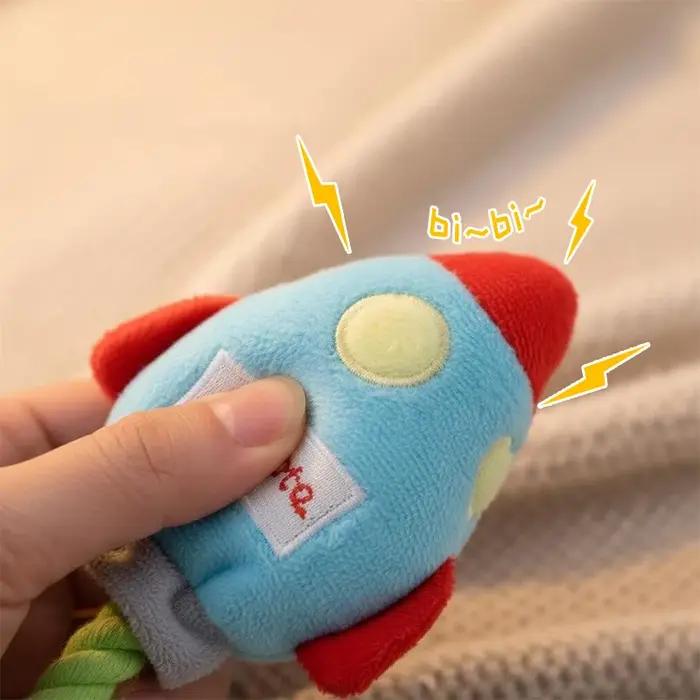 Jouet en peluche pour chien en forme de fusée