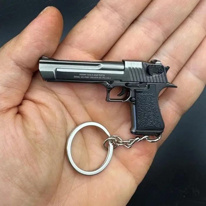 Porte-clés Desert Eagle miniature en alliage de métal pour adultes et enfants modèles de pistolets pour garçons et filles cadeau de Noël occassions spéciales