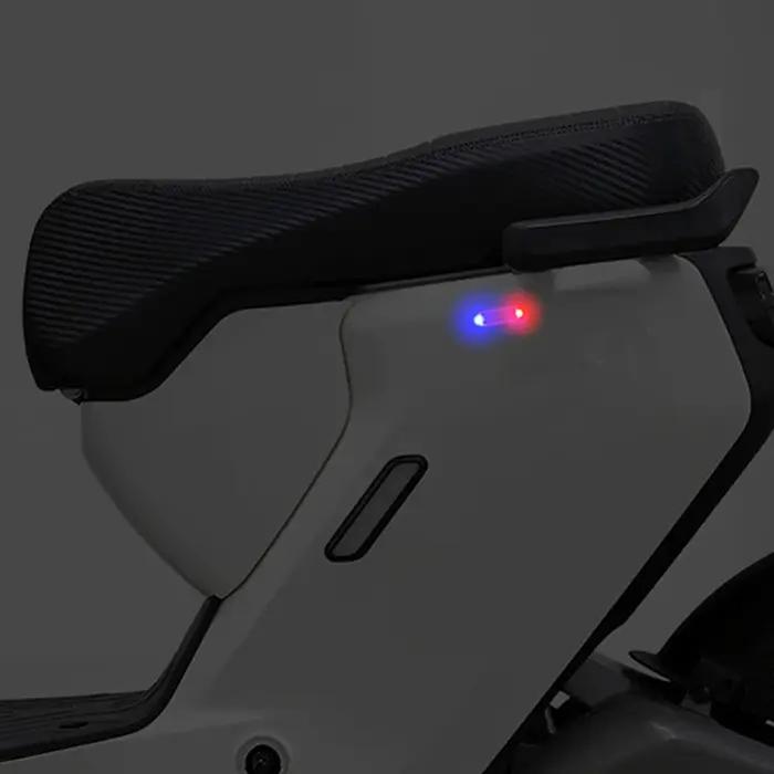 Lumière Strobe Factice à Énergie Solaire pour Sécurité Nocturne et Décoration de Voiture Occasions Spéciales