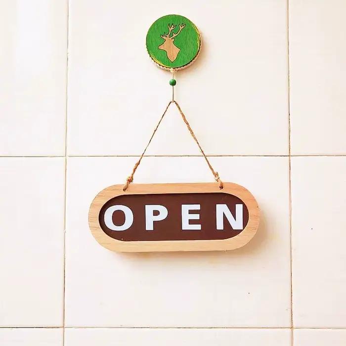 Panneau de porte double face en bois avec corde