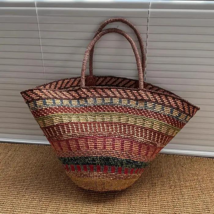 Sac à bandoulière en raphia coloré pour femme