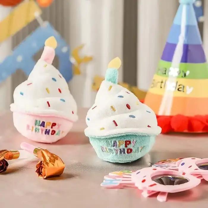 1 pièce Jouet d'anniversaire pour chien en peluche douce et couineuse avec bougies colorées