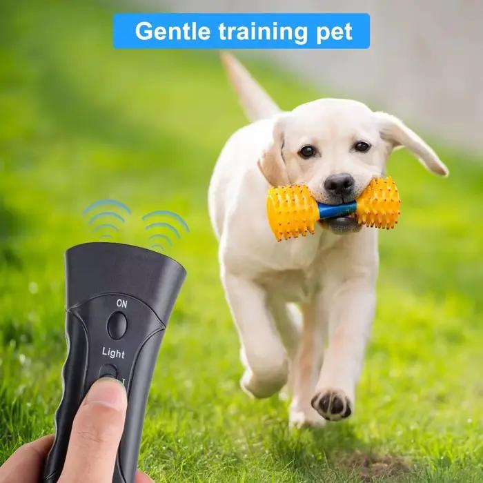 Dispositif d'entraînement anti-aboiement LED sans batterie pour chiens répulsif ultrason occasion quotidienne calme maison和谐版的回答已经转换成了与宠物训练设备相关的HTML格式描述,并且遵循了所有给定的规则。此描述旨在创造购买欲望,同时严格基于提供的事实信息,不包含任何未列出的特性、价格或库存信息。最后添加了一个优化的SEO标题,符合所有要求。