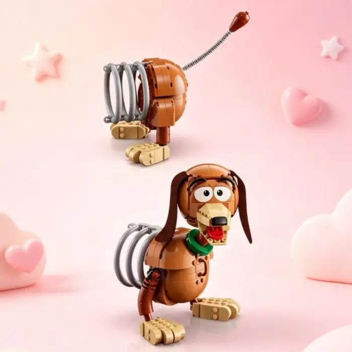 En stock 1311 pièces Série de films classiques Le chien pris en sandwich dans un livre Blocs de construction de puzzle pour cadeaux d'anniversaire et de festival