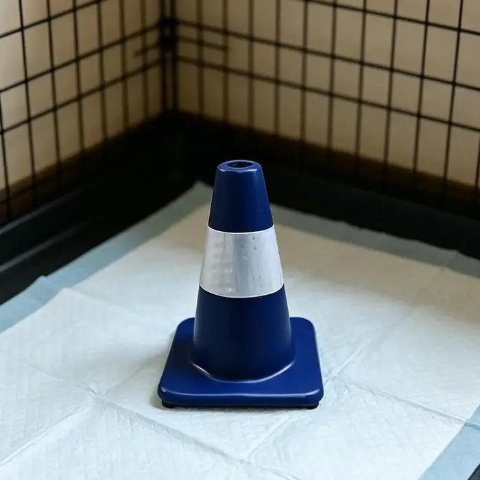 Colonne d'entraînement à la propreté pour chien d'intérieur