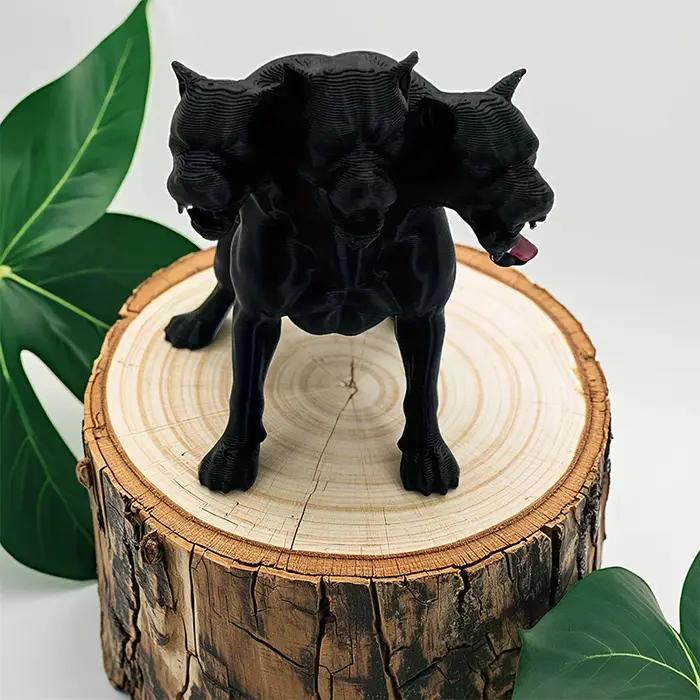 Statue de chien gothique à trois têtes