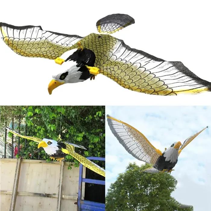 Répulsif d'oiseaux suspendu en forme d'aigle pour protéger le jardin des nuisibles et des parasites en tant que décor majestueux pour jardins et fermes