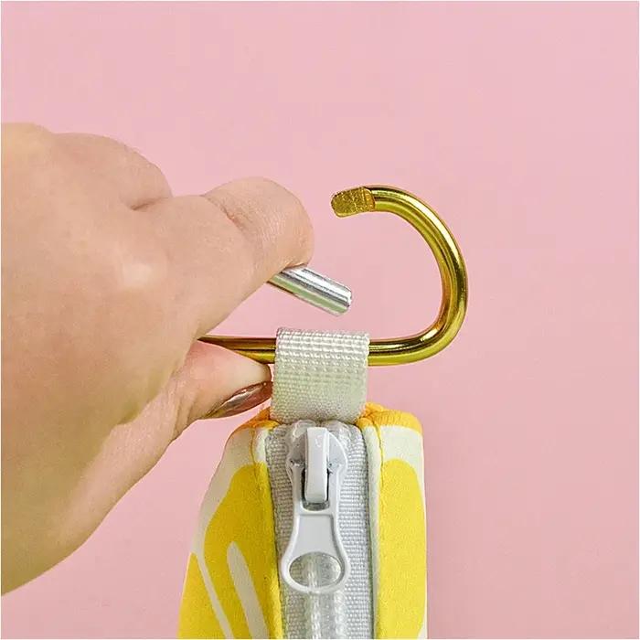 Un joli sac de rangement pour excréments de fruits pour animaux de compagnie
