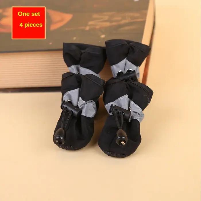 Chaussures résistantes à l'eau PU pour petits chiens styles variés pour protection des pattes durant promenades en hiver et jours de pluie