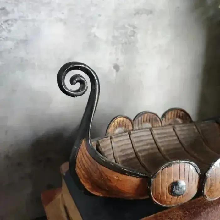 Ornement en résine de bateau viking rétro nordique, figurine de bateau vintage, décoration de bureau et support de rangement pour la maison