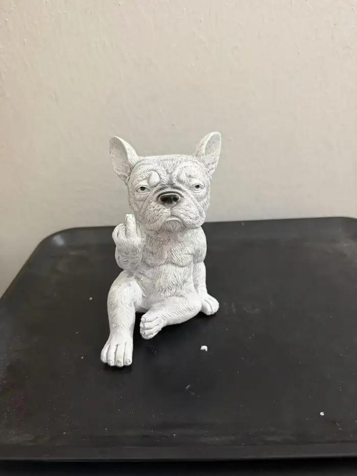 Pot de fleurs amusant en forme de bouledogue français avec doigt d'honneur, pot à succulentes en rés
