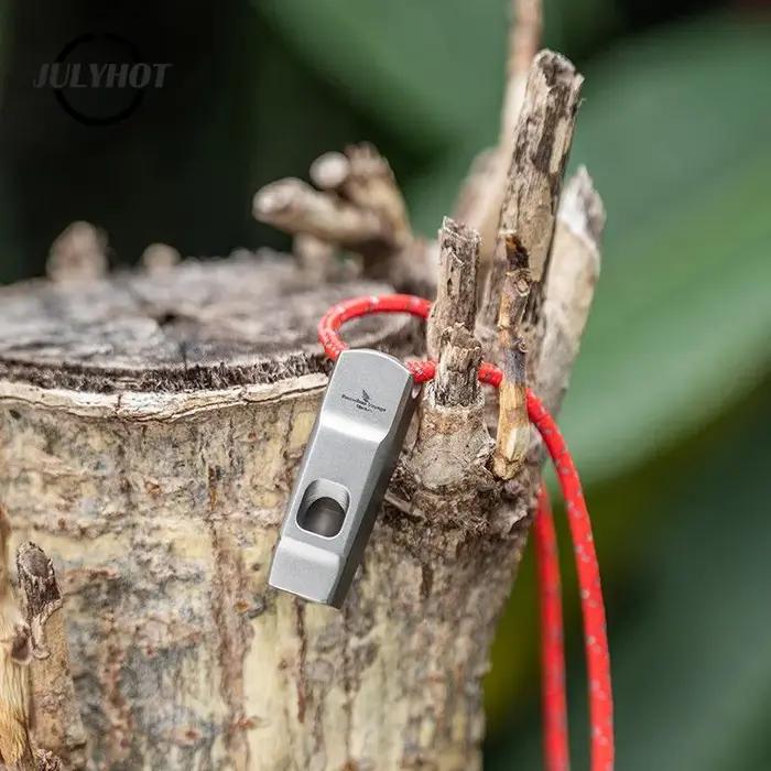 Sifflet de survie avec cordon, sifflet d'urgence fort et étanche pour équipement de sécurité en plein air, randonnée, kayak, chasse