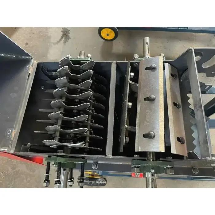 Moteur électrique pour coupe-herbe et hache-paille pour animaux de ferme, machine agricole pour la découpe de l'herbe destinée à la production d'aliments pour animaux en usine.