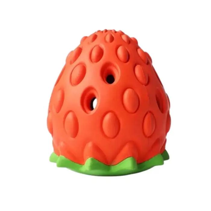 Balle interactive en caoutchouc en forme de fraise pour chien
