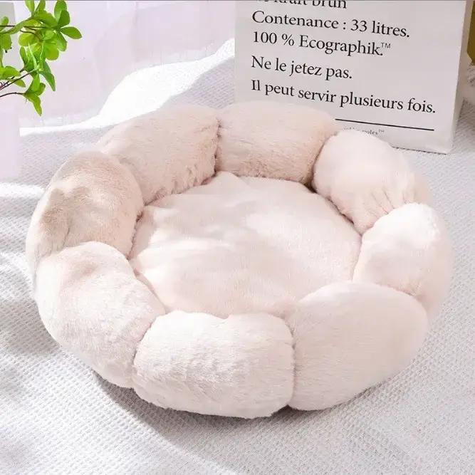 Lit pour animaux de compagnie confortable en forme de fleur unique pour une utilisation intérieure et extérieure