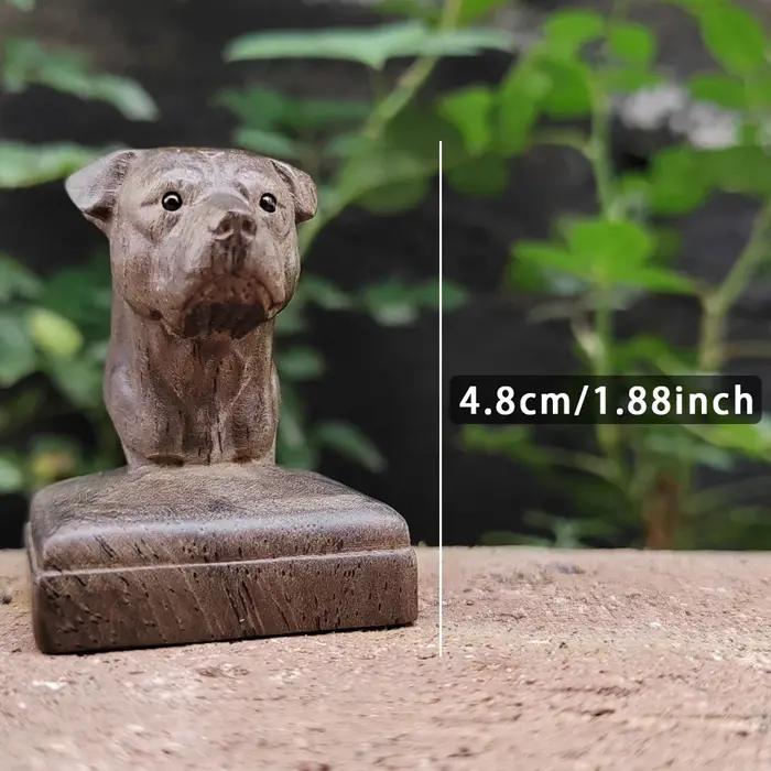 Figurine de chien en bois de 1