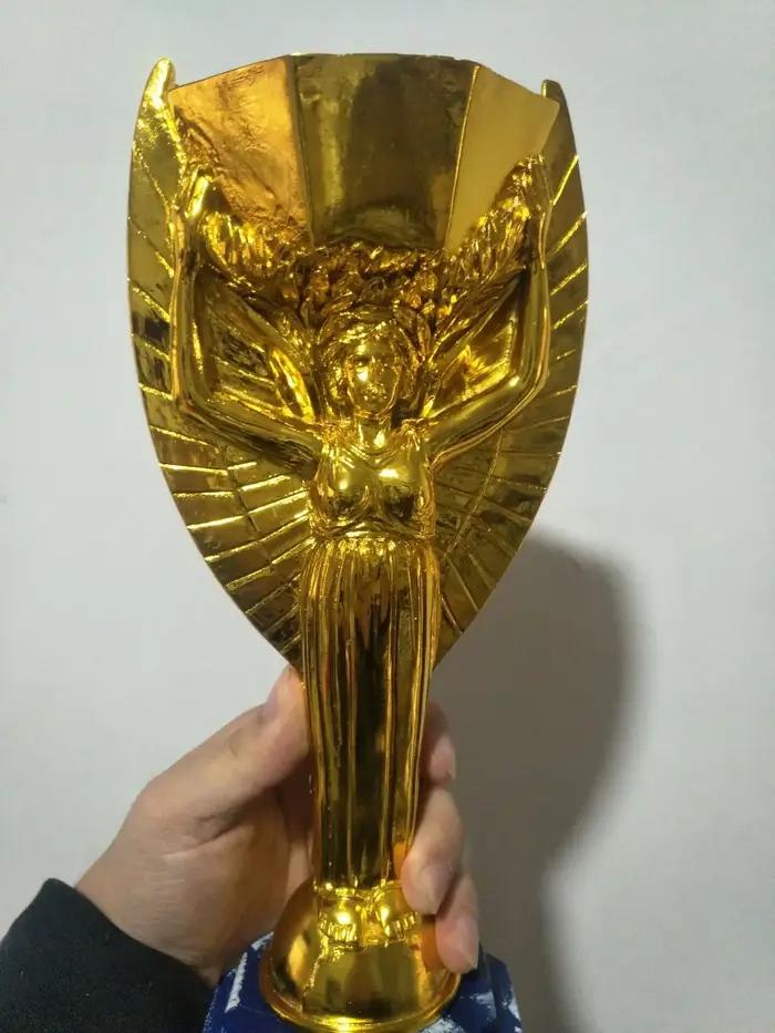 Trophée Remit 1:1 Original en résine dorée