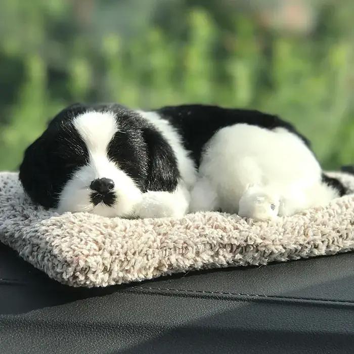 Ornement de chien mignon en peluche avec charbon de bambou pour voiture et maison ornemental décoratif auto-réfrigérant et désodorisant