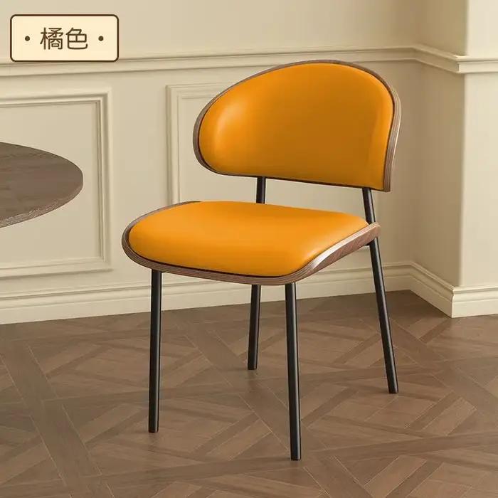 Chaise de salle à manger en métal avec finition en cuir microfibre style chinois moderne pour bureau ou maison occasions spéciales