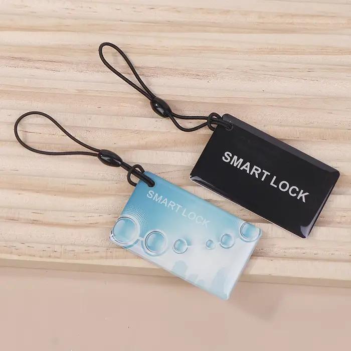 Serrure de porte intelligente Tuya TTlock BLE avec détection d'empreintes digitales et 10 cartes IC RFID pour une sécurité future à domicile occasions spéciales