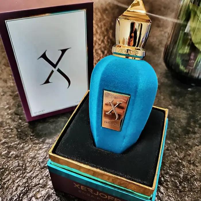 Parfum pour homme Collection Elvet flacon en velours notes végétales pures fruits tropicaux vanille cadeau anniversaire mariage ``` 希望这段HTML代码能够满足您的需求,并且符合您所提出的所有要求。如果有任何进一步